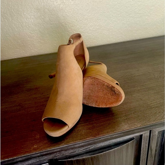 Antonio Melani Tan heels - Picture 1 of 5